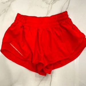 Lululemon Hotty Hot Low-Rise Lined Short 2.5"